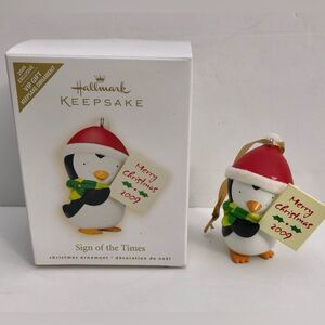 Hallmark Keepsake 2009 Sign of the Times Snappy-happy penguin Collectable